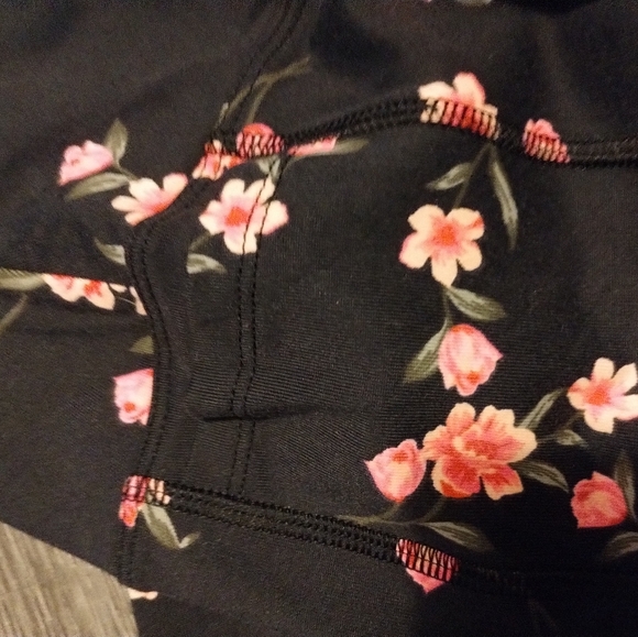 VS Pink Ultimate Yoga Leggings - Picture 3 of 4